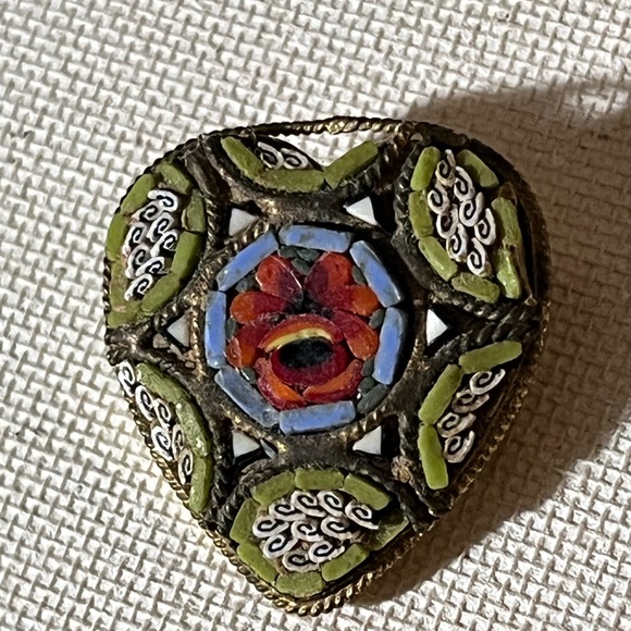 Vintage V Villani mini mosaic inlay heart brooch . Made in Italy - Picture 6 of 6